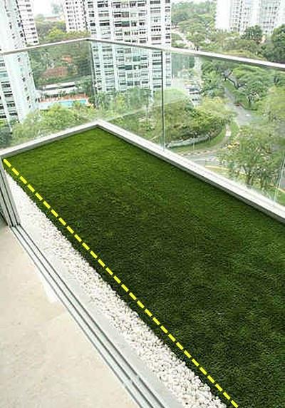 送的2㎡北阳台,洗衣晾晒用不上,铺防腐木撒鹅卵石,简单、漂亮