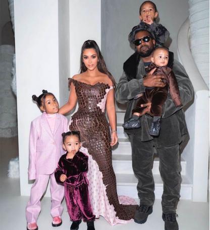 金·卡戴珊|和皮特的新恋情刚开始前夫就求复合，卡戴珊怒了，他只是在作秀！