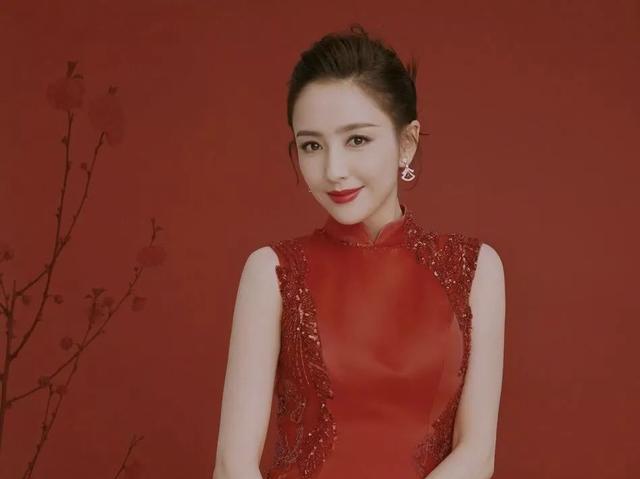 佟丽娅|佟丽娅身材真丰满，穿修身礼服藏不住凹凸感