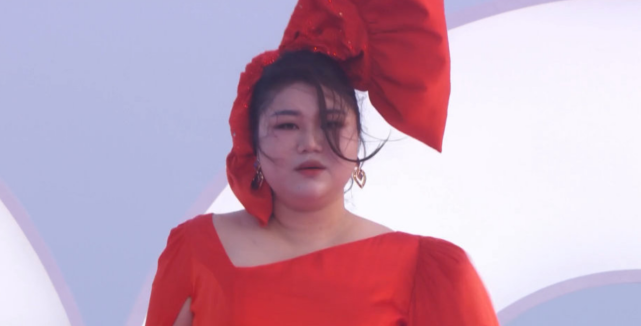 杨天真|女星红毯秀斗艳：baby造型太绝，热巴花仙子，但都输给了杨天真