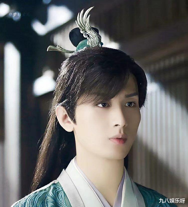 成毅|粉丝捕捉成毅“平地摔”瞬间，爱到深处变“黑粉”，两部待播剧蓄势待发