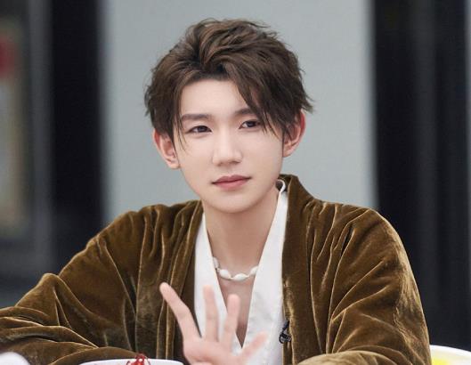 素人冒用王源照片追女生,被拆穿不道歉还甩锅,典型的普信男?