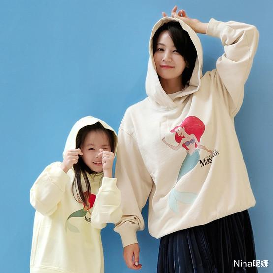 曹曦文|曹曦文母女冬至吃饺子！穿大衣长裤母女同框似烙饼，五官撞脸刘涛