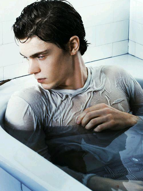 女孩|21岁在舞台上流产，23岁一曲成名获格莱美，网友：酷女孩永不认输