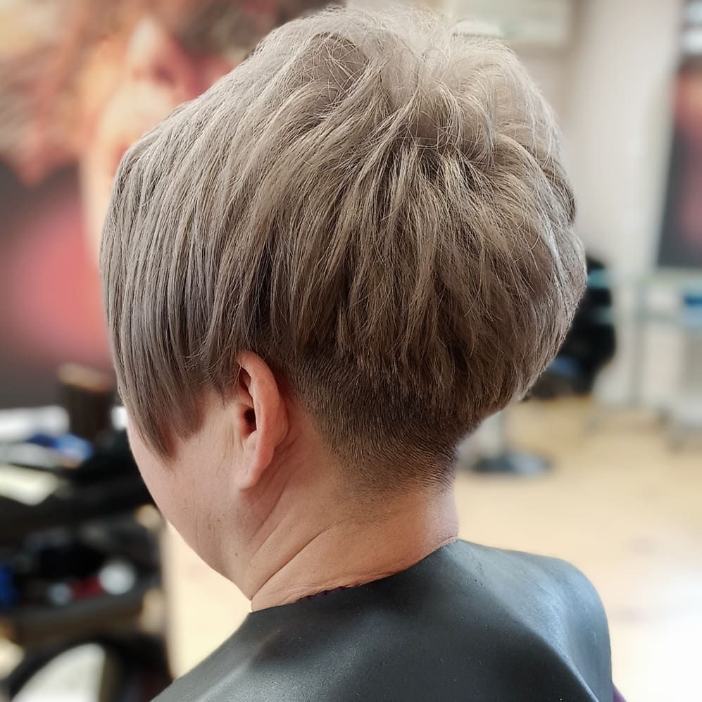 短发 女人过了50岁,发型不能太夸张,我看好这3种