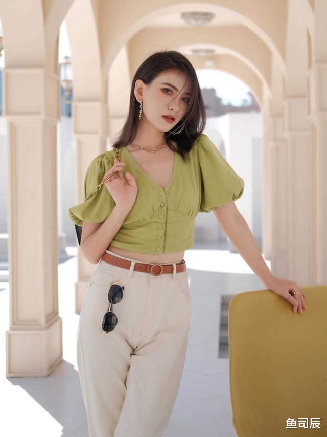 鱼司辰|不要低估155cm的女生，泡泡袖上衣配高腰裤，用日常穿搭偷偷长高