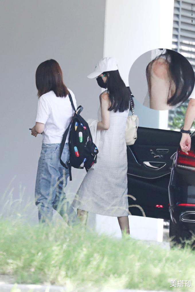 陈妍希|陈妍希真不行，与赵丽颖前后脚现身机场，衣品、气质都差太多了