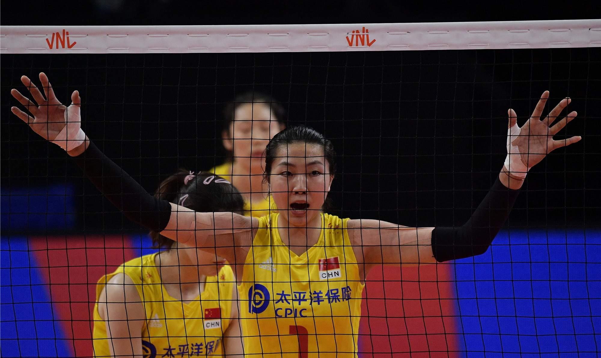 朱婷|3-0！中国女排大胜荷兰，朱婷指点王梦洁站位，郎平嘱咐语重心长