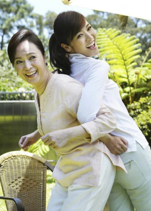 侯佩岑|与人夫纠缠诞下侯佩岑，又挖闺蜜墙角做富商情妇，林月云现状如何