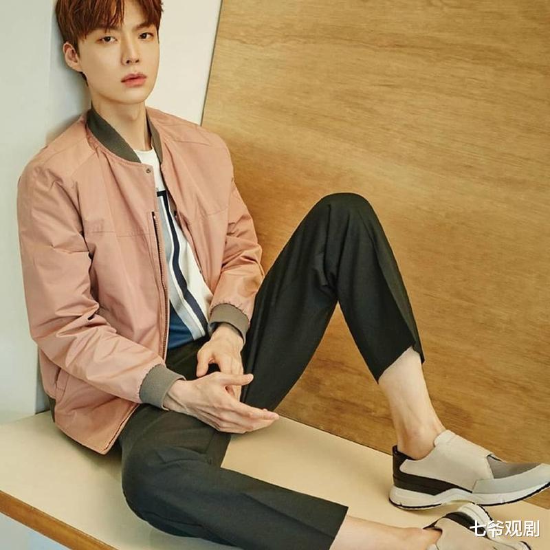 具惠善|姐弟恋散伙一年间，女明星用力咀嚼每条离婚逸闻，前夫笑着找好友