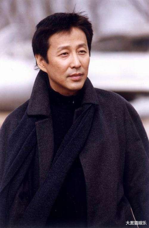 街拍|老戏骨陈道明：娶\中国第一女主播\38年无绯闻，今一家幸福