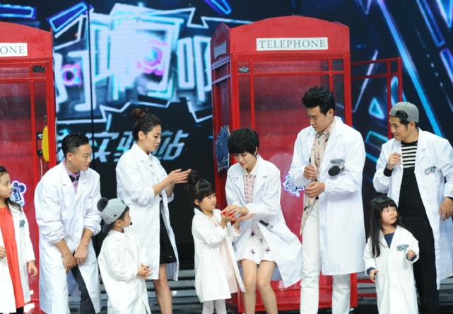 淡蓝色|曹格妻子晒母女合照，11岁女儿身高超妈妈肩膀，身材比例超优越