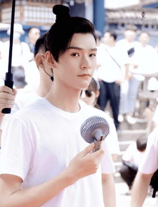 秦昊|热巴又一部新剧开机！搭档龚俊强强联合，刘宇宁竟是“最亮的仔”