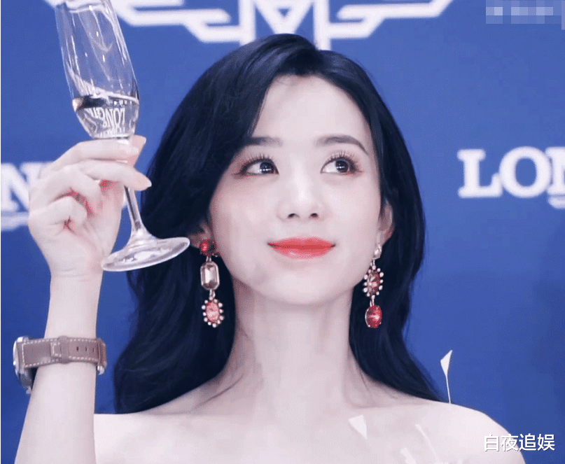 山河令|33岁赵丽颖参加线下活动，无修生图被疯传，全网都在关注她的耳环