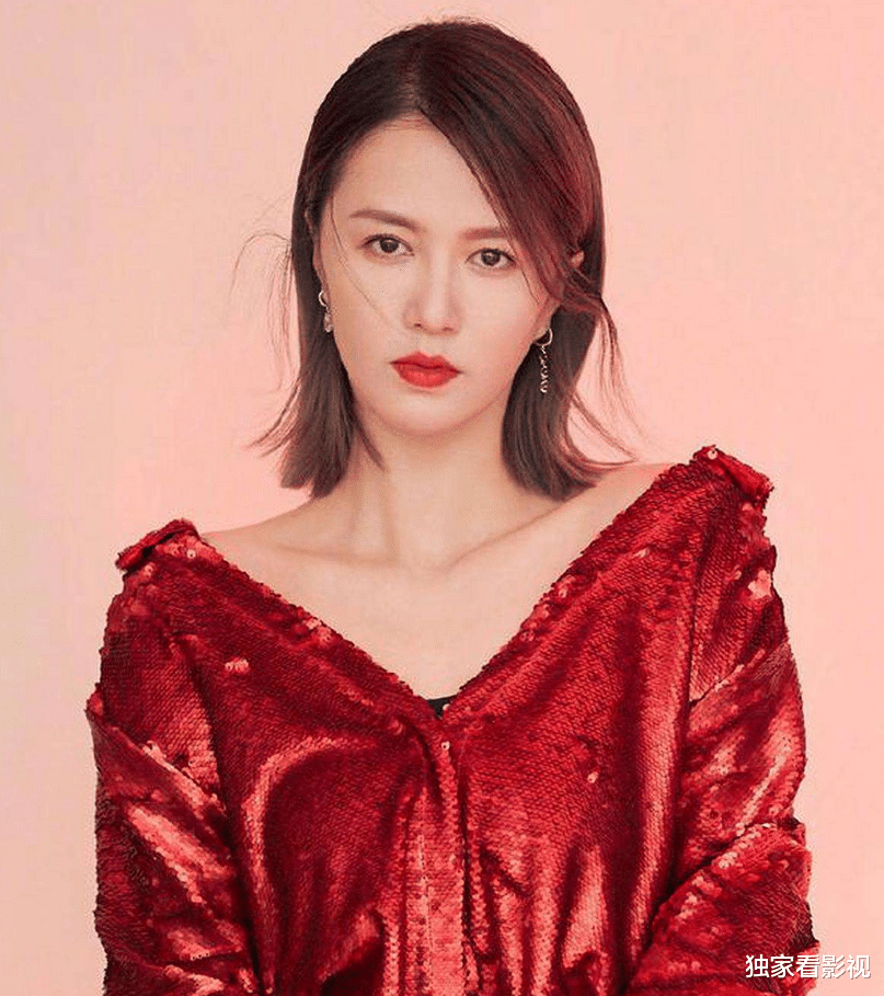 郁可唯|张杰送郁可唯《快女》号牌掀回忆杀,如今超女、快女谁混出头了?