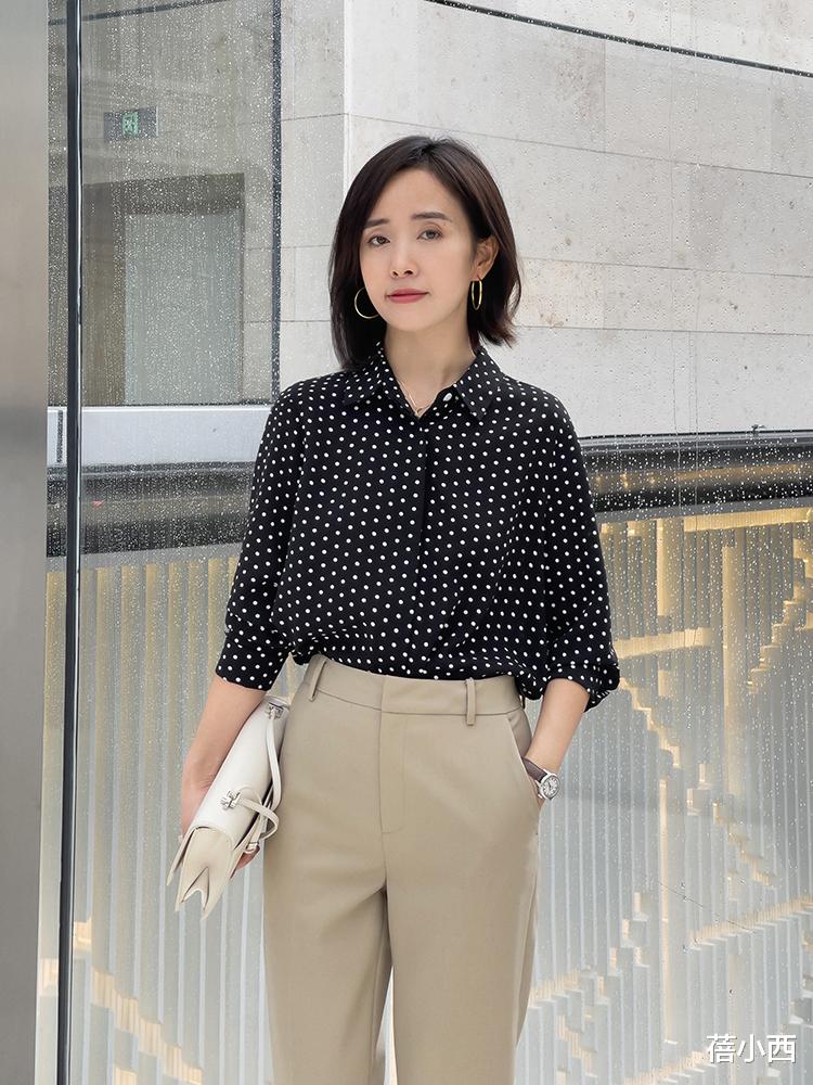 衬衫|职场女性多备“衬衫”，搭配阔腿裤、九分裤、半身裙，时髦又优雅
