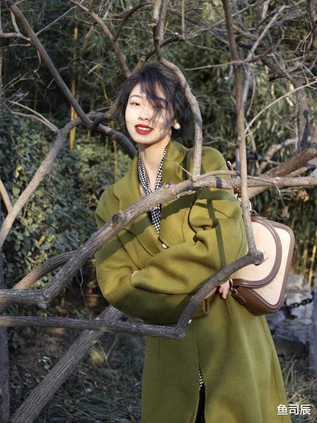 鱼司辰 大衣内搭穿什么？一定要记住三个要点，避免碰到雷区，才能变好看
