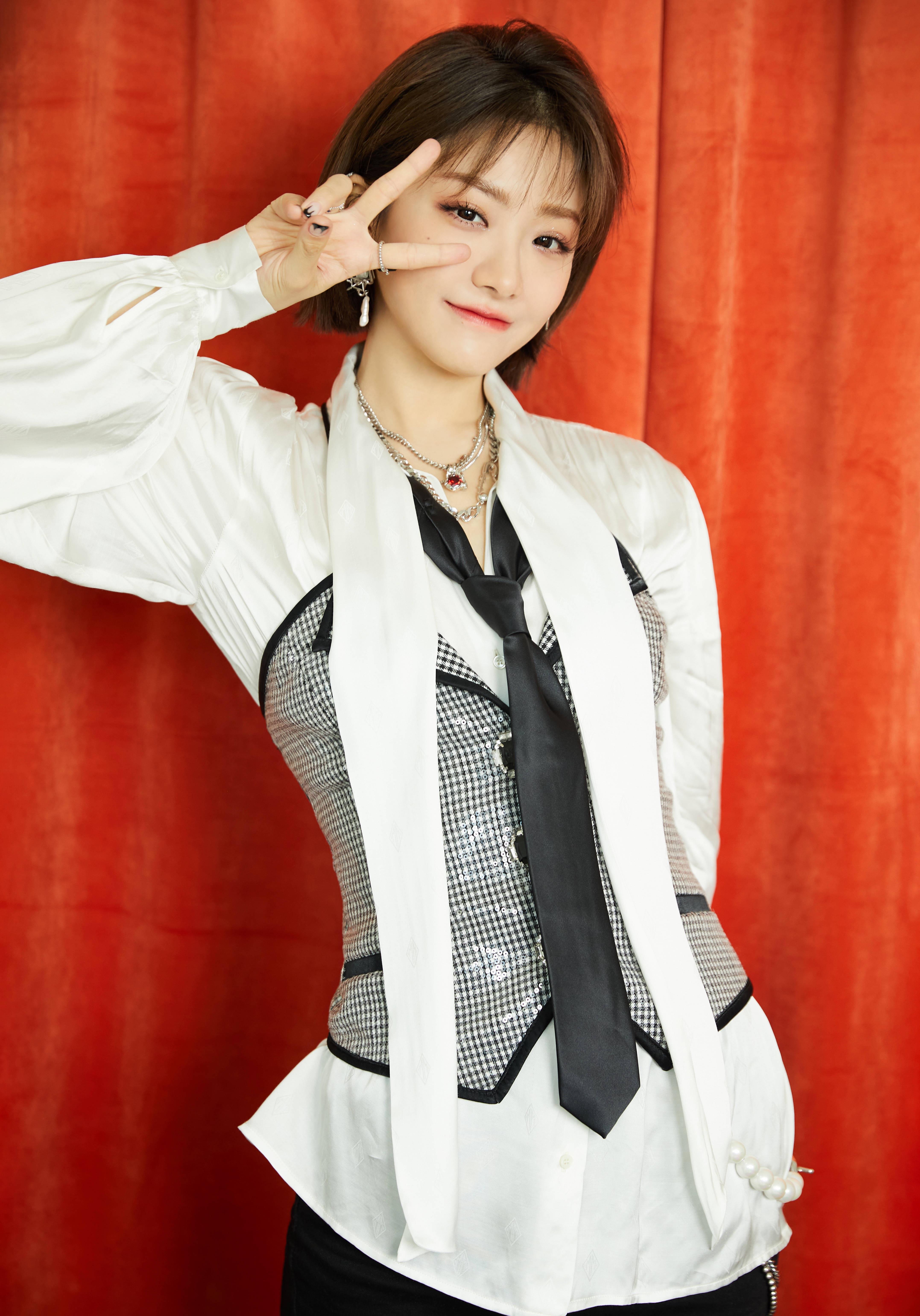 育儿铺子|喻言|酷辣美眉,曲线动人