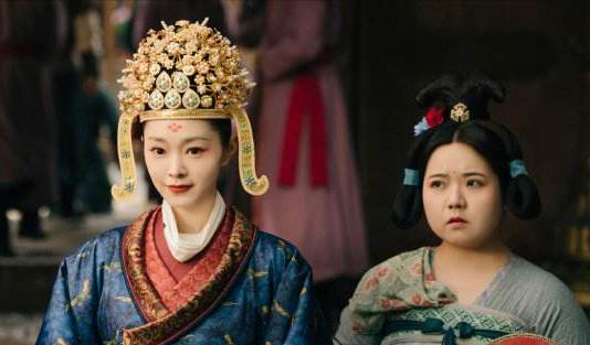 张艺兴|《风起洛阳》的神仙选角，胖丫鬟出圈走红，网友：现实版唐瓷娃娃