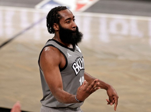 詹姆斯·哈登|40+10+15！就在今天，哈登一战封神，刷爆多项NBA纪录！