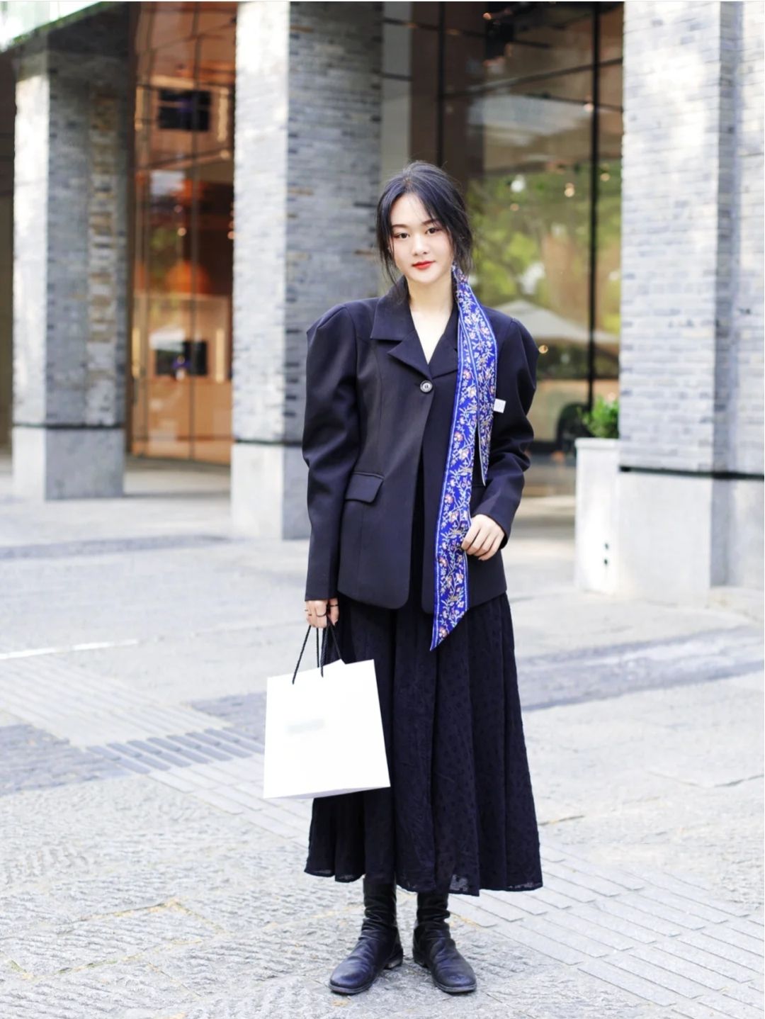 猫姐品衣有道|夏末初秋怎么穿？我从“杭州素人街拍”中，找到了4个搭配灵感