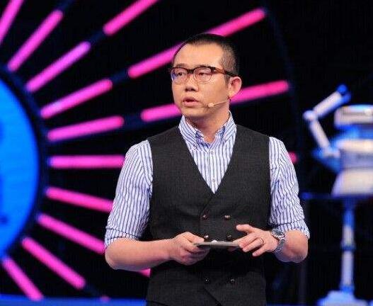 主持人|过气主持人的尴尬：蹭热度、跑商演、被网友嫌弃，看着好卑微