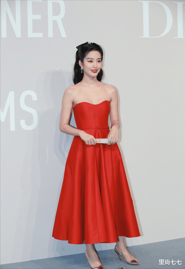 爱上特种兵|白玉兰酒会，童瑶脖颈前倾得厉害，谭松韵成熟，热扎依萝卜腿抢镜