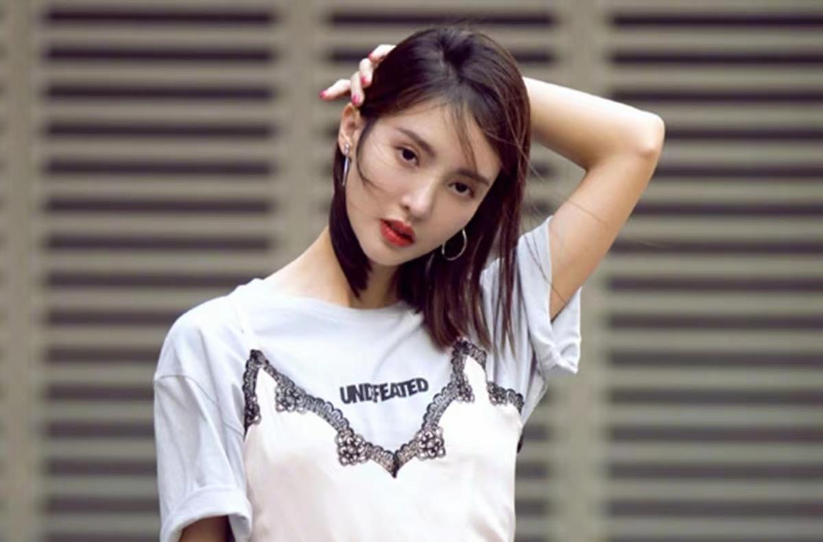 金晨|金晨新剧《炽道》来袭，上演纯情的姐弟恋，粉丝热议！