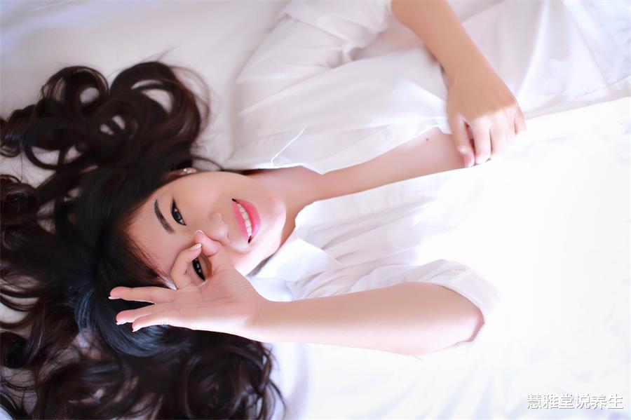 慧雅堂说养生|女人不想老太快，这3类零食最好少吃，以免衰老加快