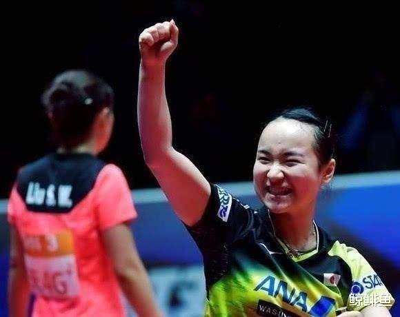 伊藤美诚|拍写真的伊藤美诚，温情含笑默默，抛开成见，你觉着很有气质吗？