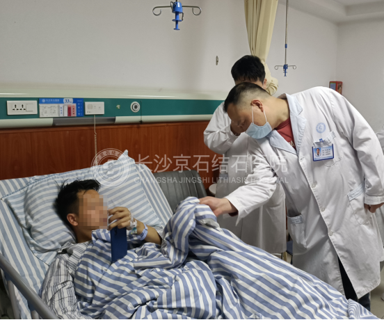 湖南经视 男子4次患结石入院 医生：或为结石体质