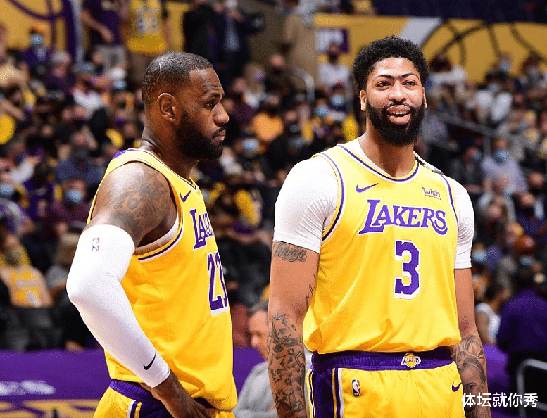 湖人队|2-4！湖人耻辱出局，2人伤退雪上加霜，詹姆斯老了，他却成唯一亮点