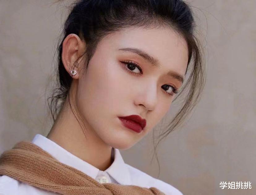 发型|五官扁平的女生，如何最大化发挥美貌？做好3点就够了