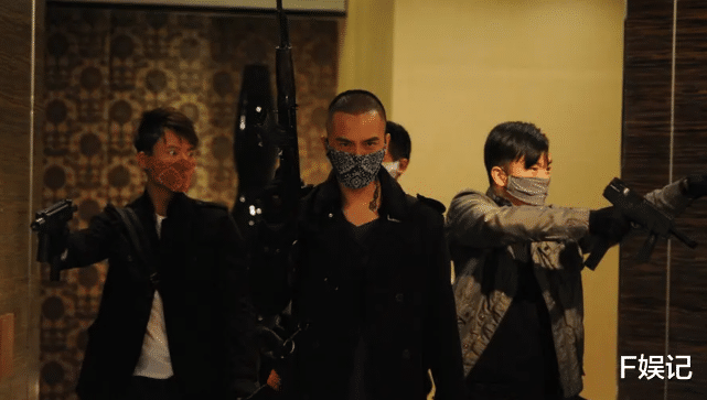 罗仲谦|罗仲谦探班王浩信黄智雯开心合影 3人曾在TVB《飞虎》合作无间