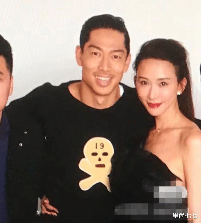 林志玲|林志玲夫妇日本被偶遇，她化日系妆容大变样，夫妻同款发际线抢镜