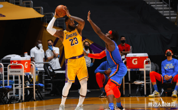 勒布朗·詹姆斯|绝平三分引热议，25+7+6！詹皇5天4加时130分钟：低头喘气仍不累