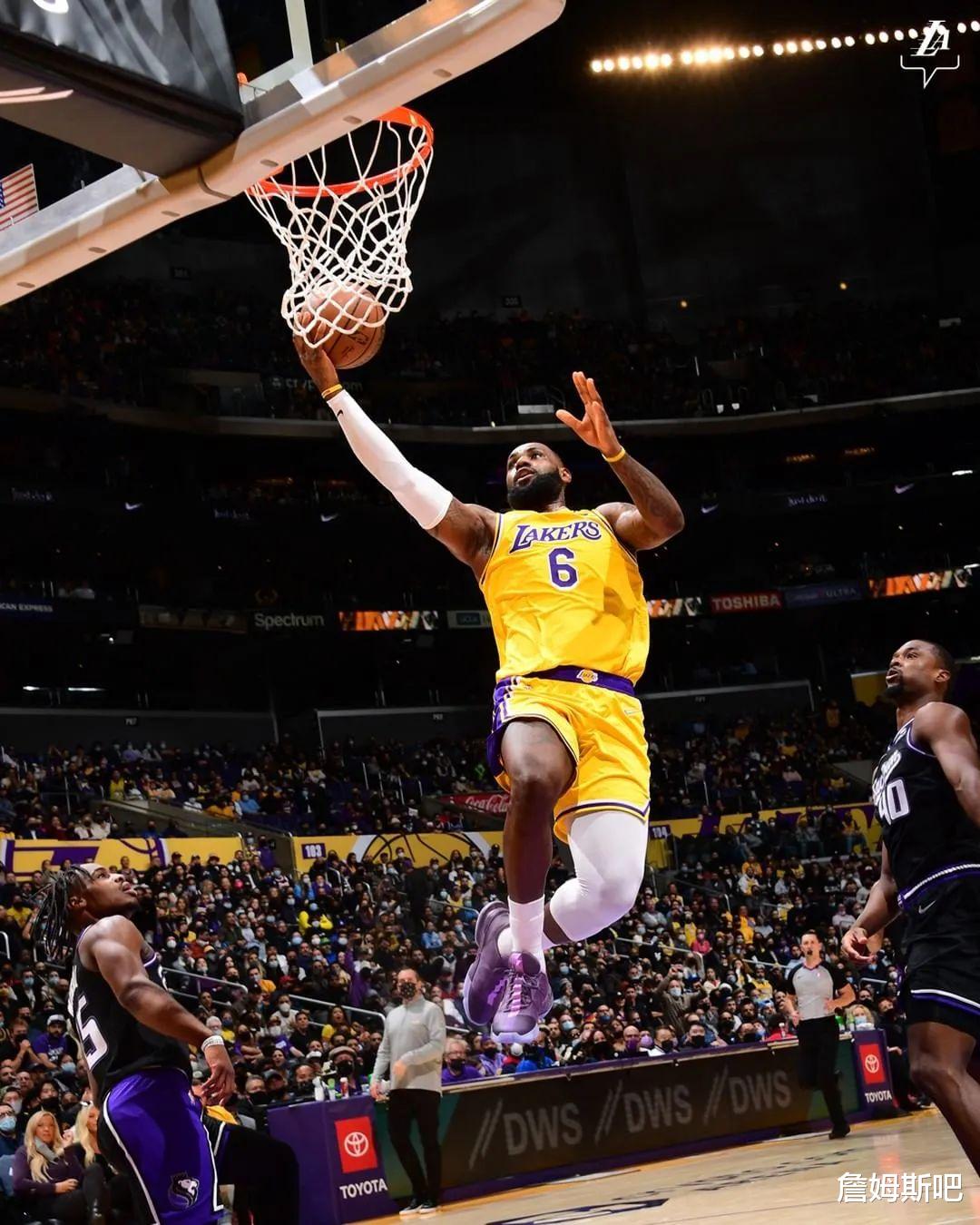 國(guó)王隊(duì)|湖人險(xiǎn)勝國(guó)王，迎來3連勝！詹姆斯再次得分上30，霍華德7個(gè)前場(chǎng)板