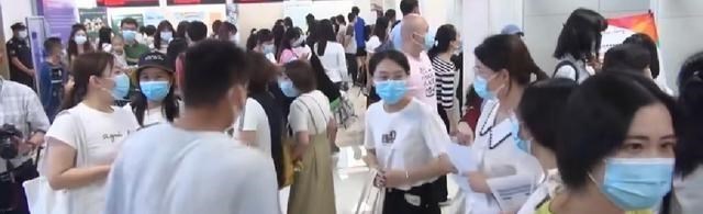 皓月长星|几乎清一色美女！北京市中小学教师专场招聘会现场