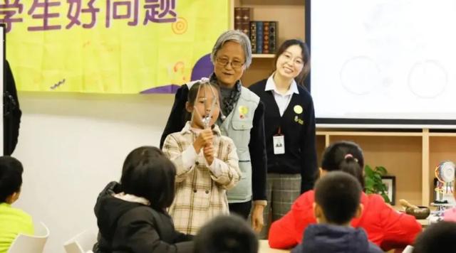 72岁硬核姥姥退休当网红,吸粉百万,真实身份曝光,她可不简单