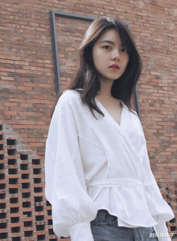 饺子|简约风打扮只服赵今麦！减肥后美出新高，清纯模样有谁不可