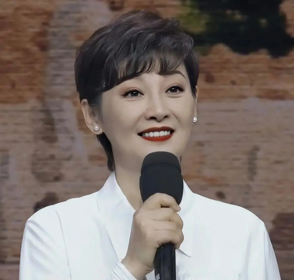 徐帆|还想过下去就当什么也没看到!徐帆偷看冯小刚手机后,彻底想开了