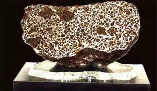 陨石 本是太空送给中国的宝物，却因一己私利，转手卖给了美国