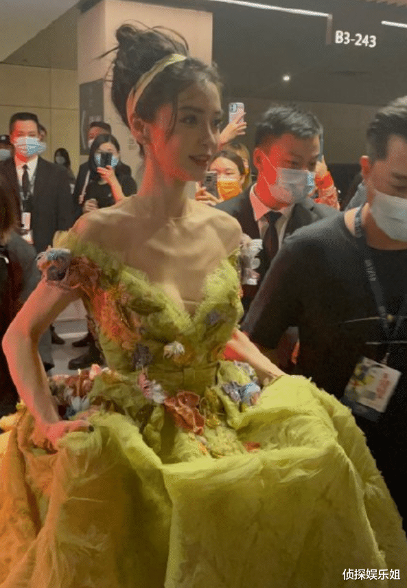 Angelababy|瘦得太夸张！Baby生图引争议，背部被指吸脂坑坑洼洼就一层皮