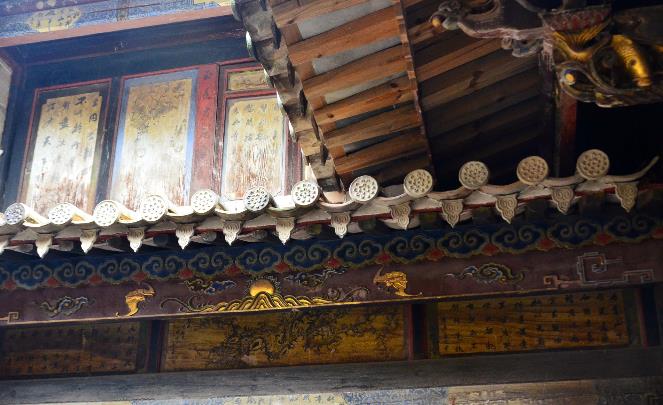 |祖上靠开矿发家,建房时贴了3.6斤黄金,如今78岁老人独守大宅