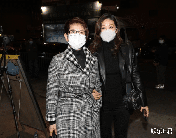 李香琴|李香琴出殡化作一缕轻烟，半个香港演艺界都来告别“巨星母亲”