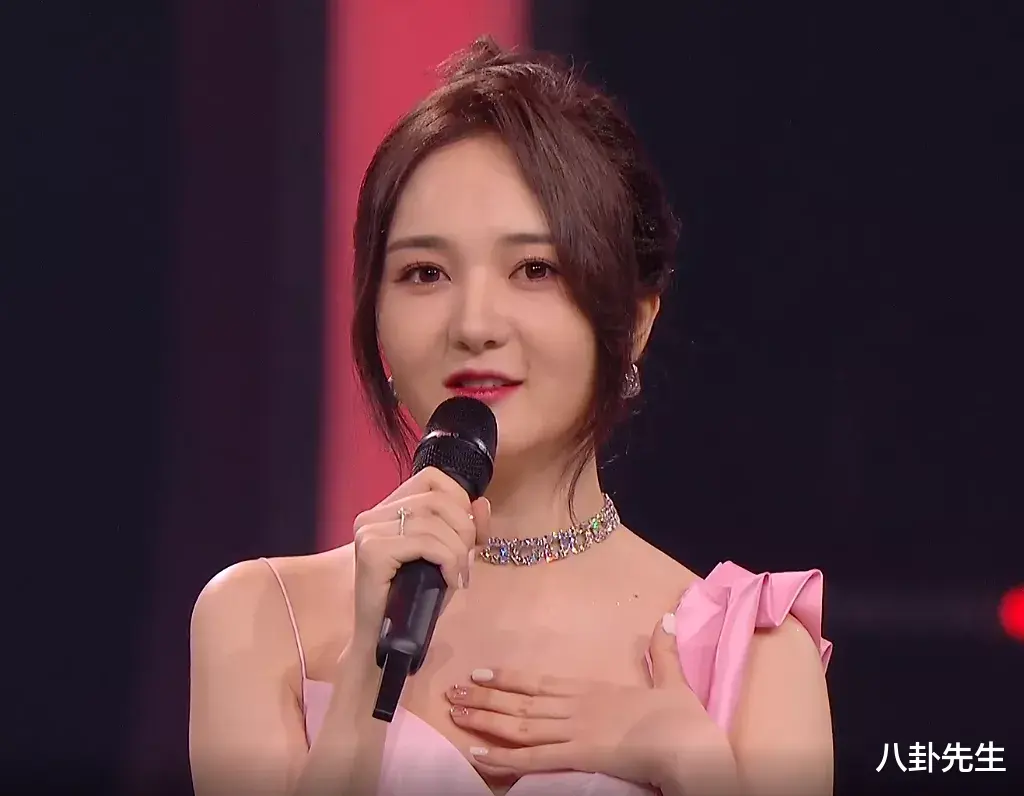 张彬彬|湖南卫视开心夜：金晨鼻子瞩目，TWINS造型拖后腿