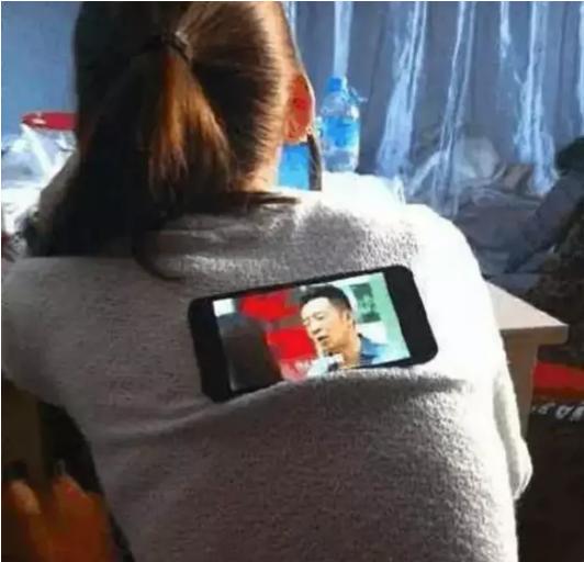 |“钓鱼被咬了一口，好在是条招财龙鱼！”哈哈哈评论很一致了