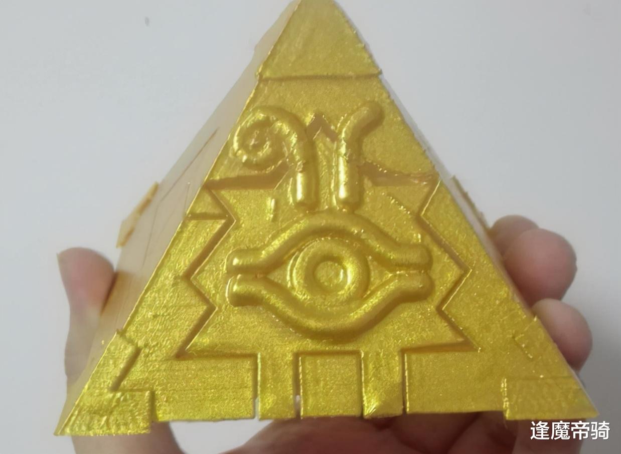 世界观|动漫里的“黄金、宝石”也有假货,黄金圣衣不含金子,就很离谱!