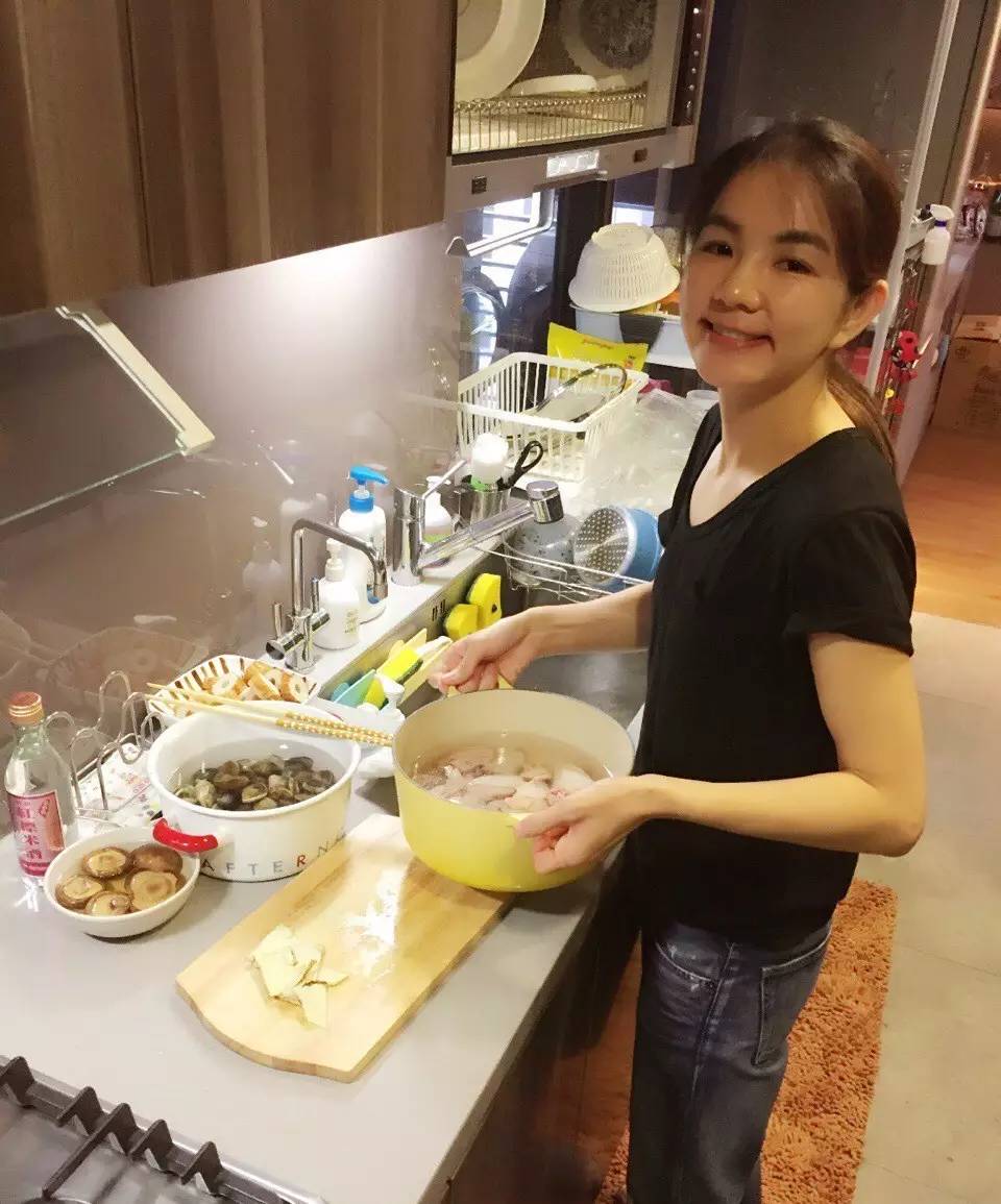 ella|为照顾儿子和丈夫分局3月，陈嘉桦自曝下班后还要煮饭，4天瘦10斤