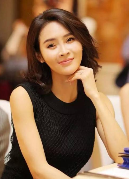 吉星高照|她放弃外交官改做演员，出道13年零绯闻，如今40岁依旧魅力十足